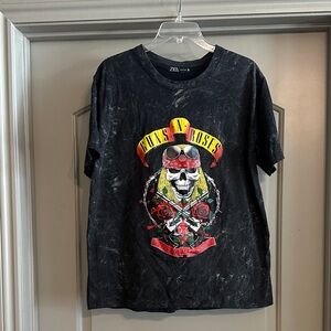 ZARA GUNS AND ROSES Black T-Shirt with Skull and Roses Design | NWOT